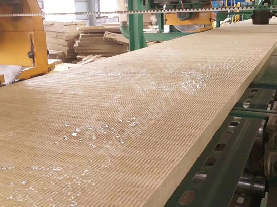 如何選擇優質的巖棉板廠家合作？